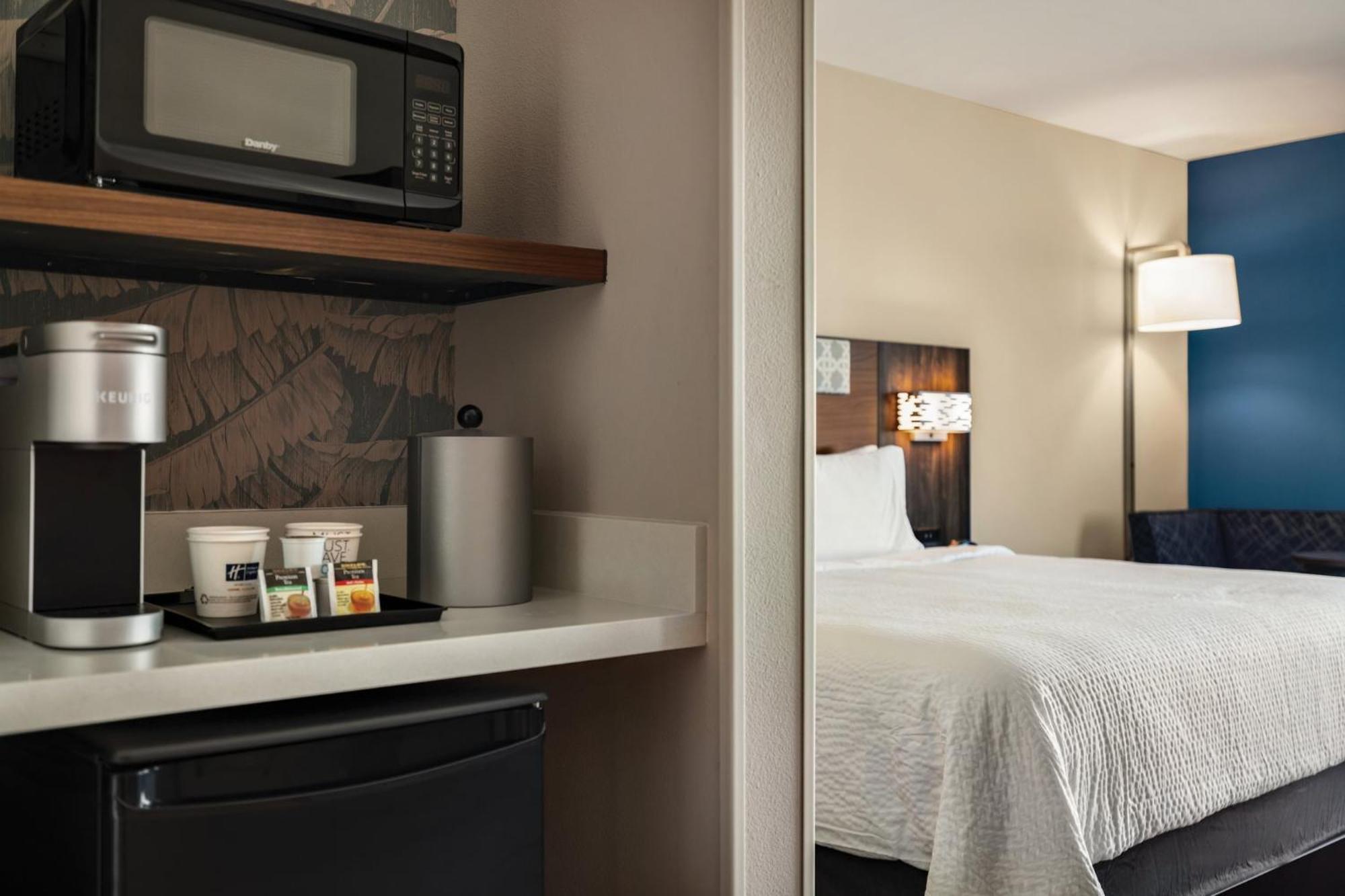 Holiday Inn Express Cape Canaveral By Ihg Exterior photo