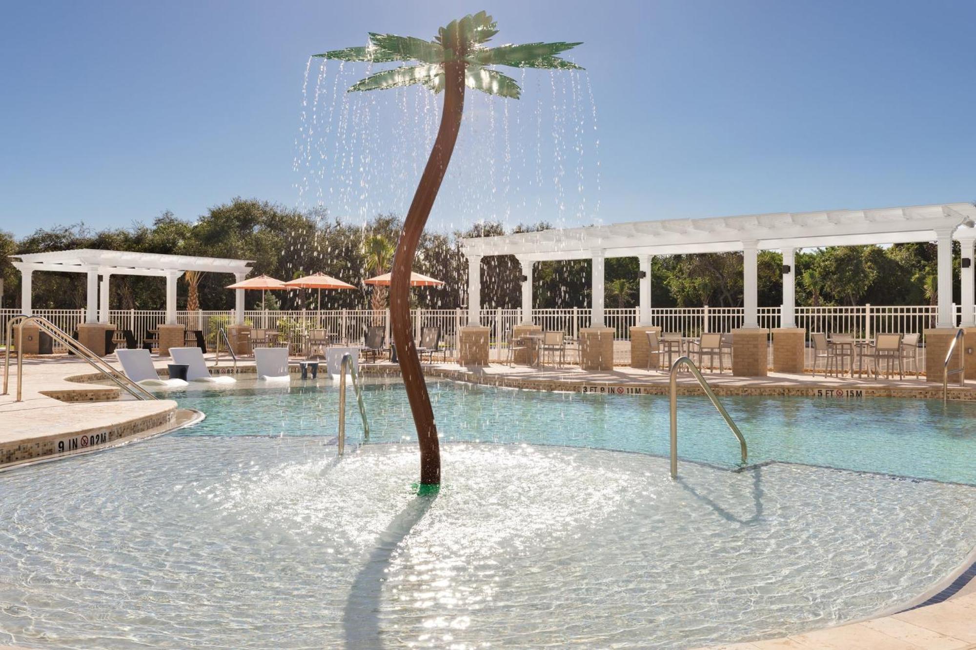 Holiday Inn Express Cape Canaveral By Ihg Exterior photo